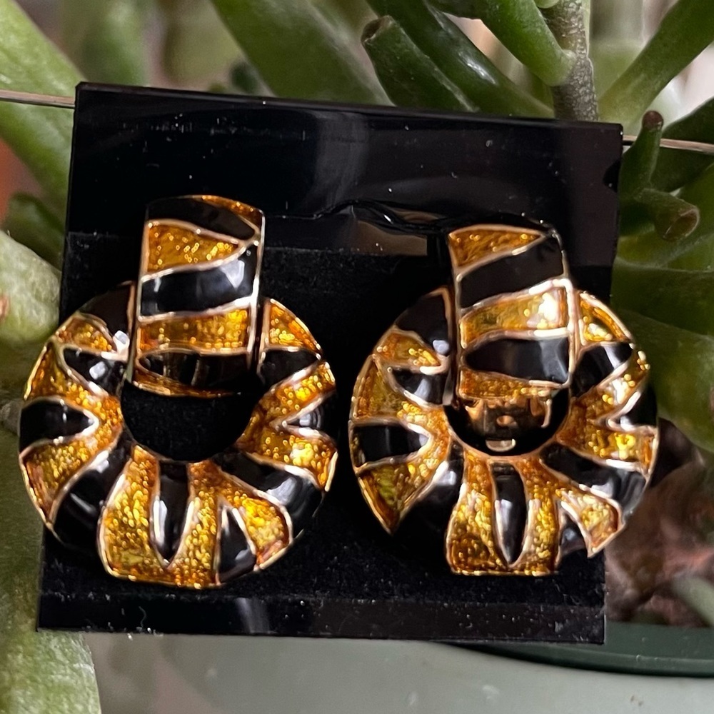 Vintage Gold and Black Leopard Print Clip‎ On Earing - Picture 8 of 8